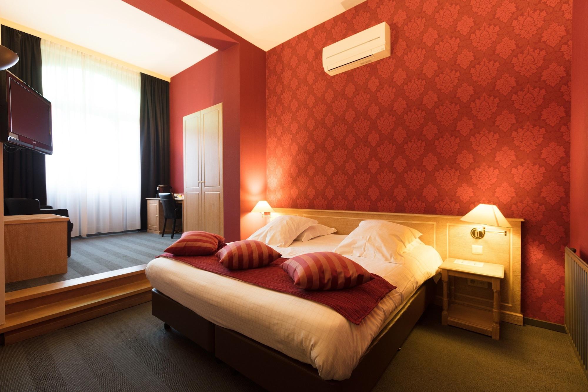 Hotel Gravensteen Гент Экстерьер фото