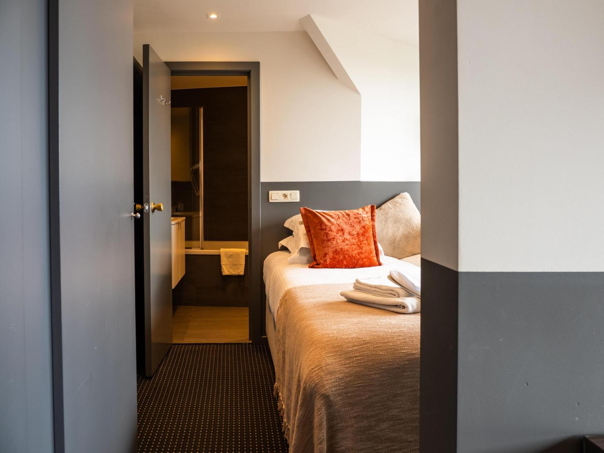 Hotel Gravensteen Гент Экстерьер фото