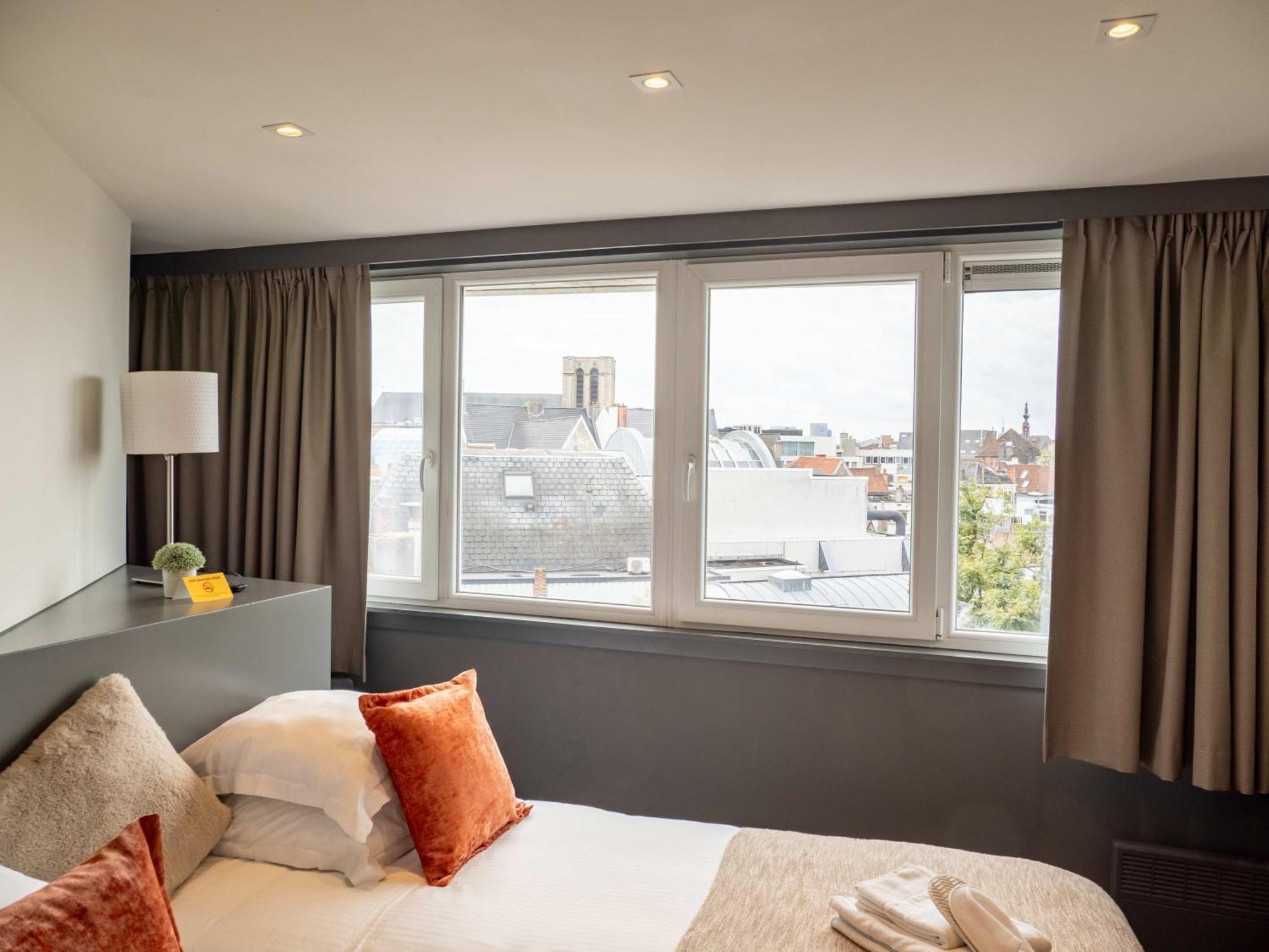 Hotel Gravensteen Гент Экстерьер фото