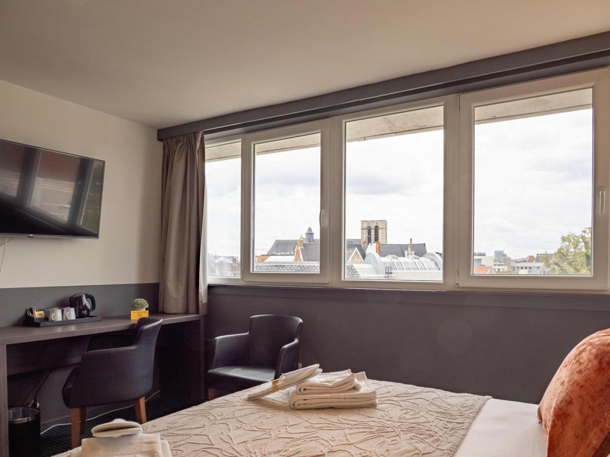 Hotel Gravensteen Гент Экстерьер фото